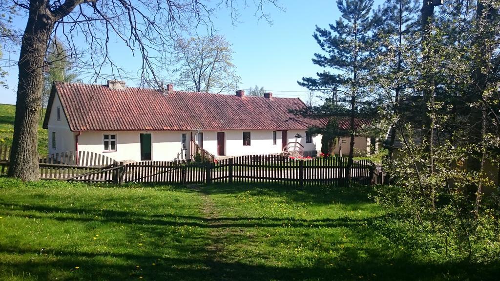 Dworek Szarki Exteriör bild