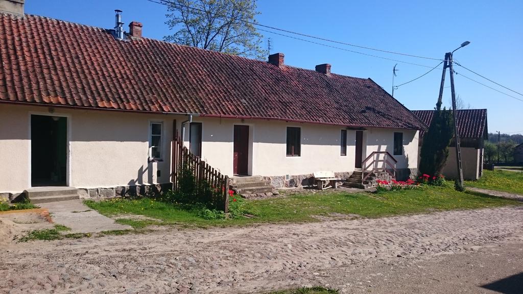 Dworek Szarki Exteriör bild
