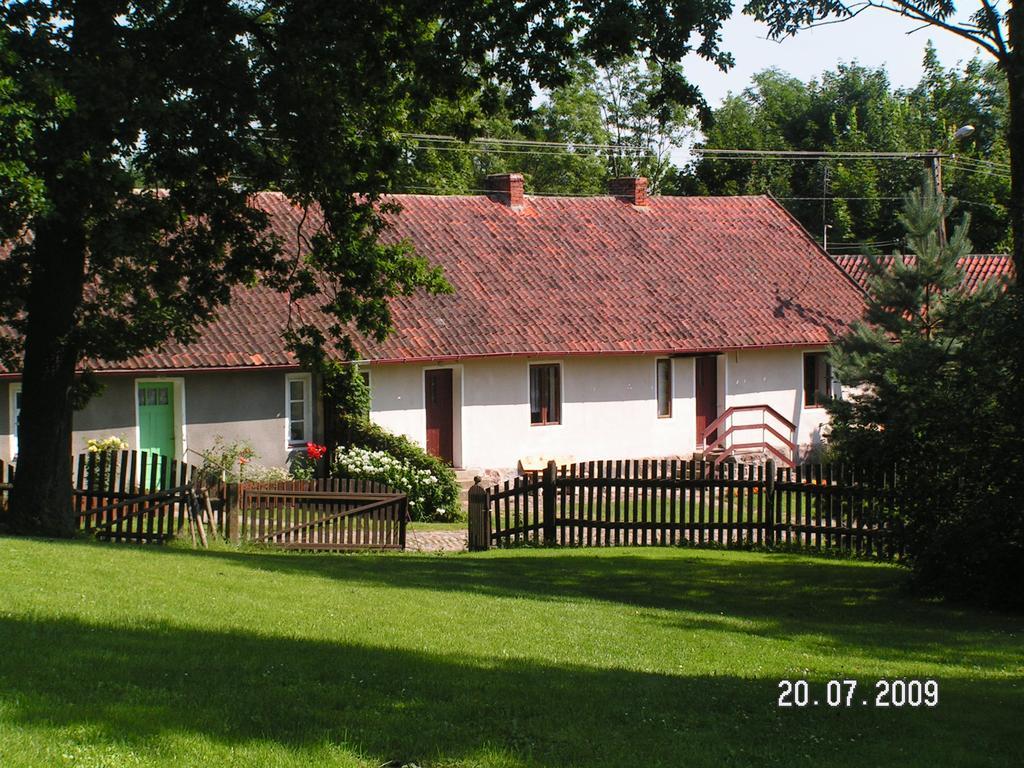 Dworek Szarki Exteriör bild