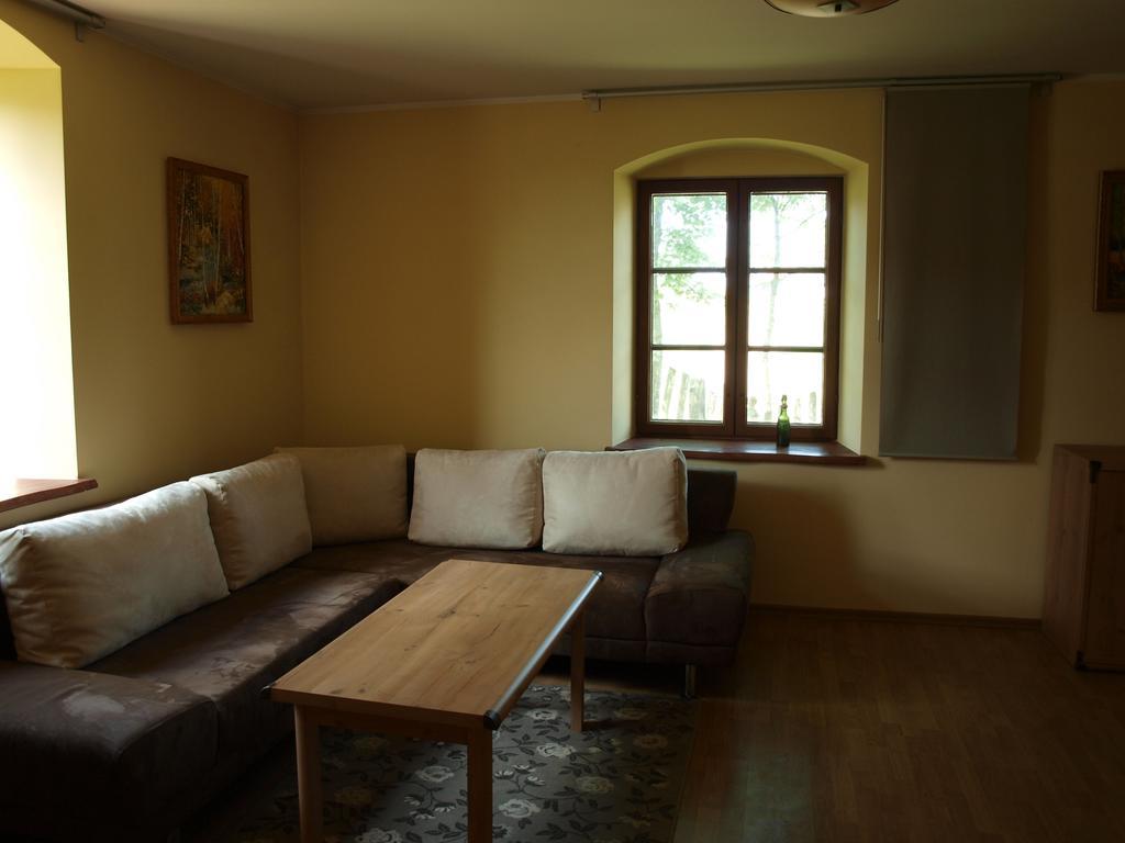 Dworek Szarki Exteriör bild