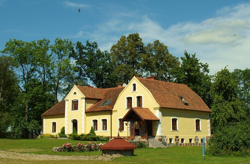 Dworek Szarki Exteriör bild