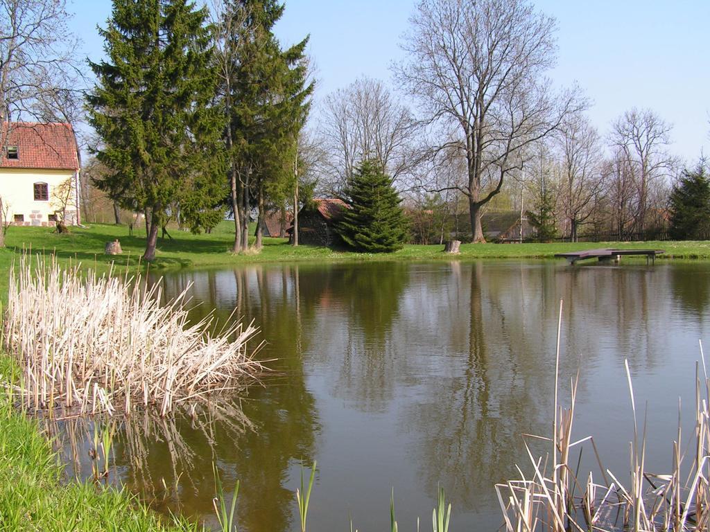 Dworek Szarki Exteriör bild