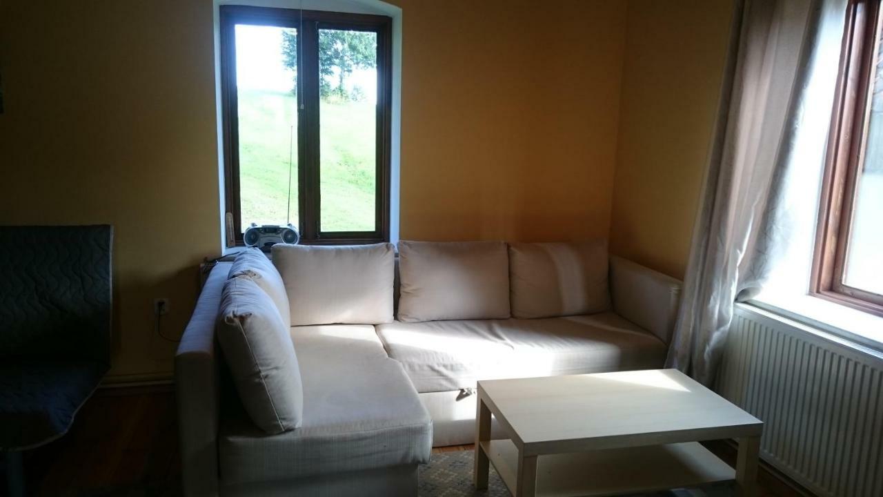 Dworek Szarki Exteriör bild