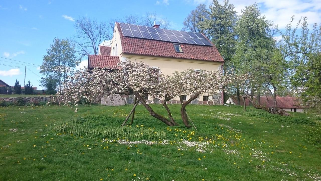 Dworek Szarki Exteriör bild