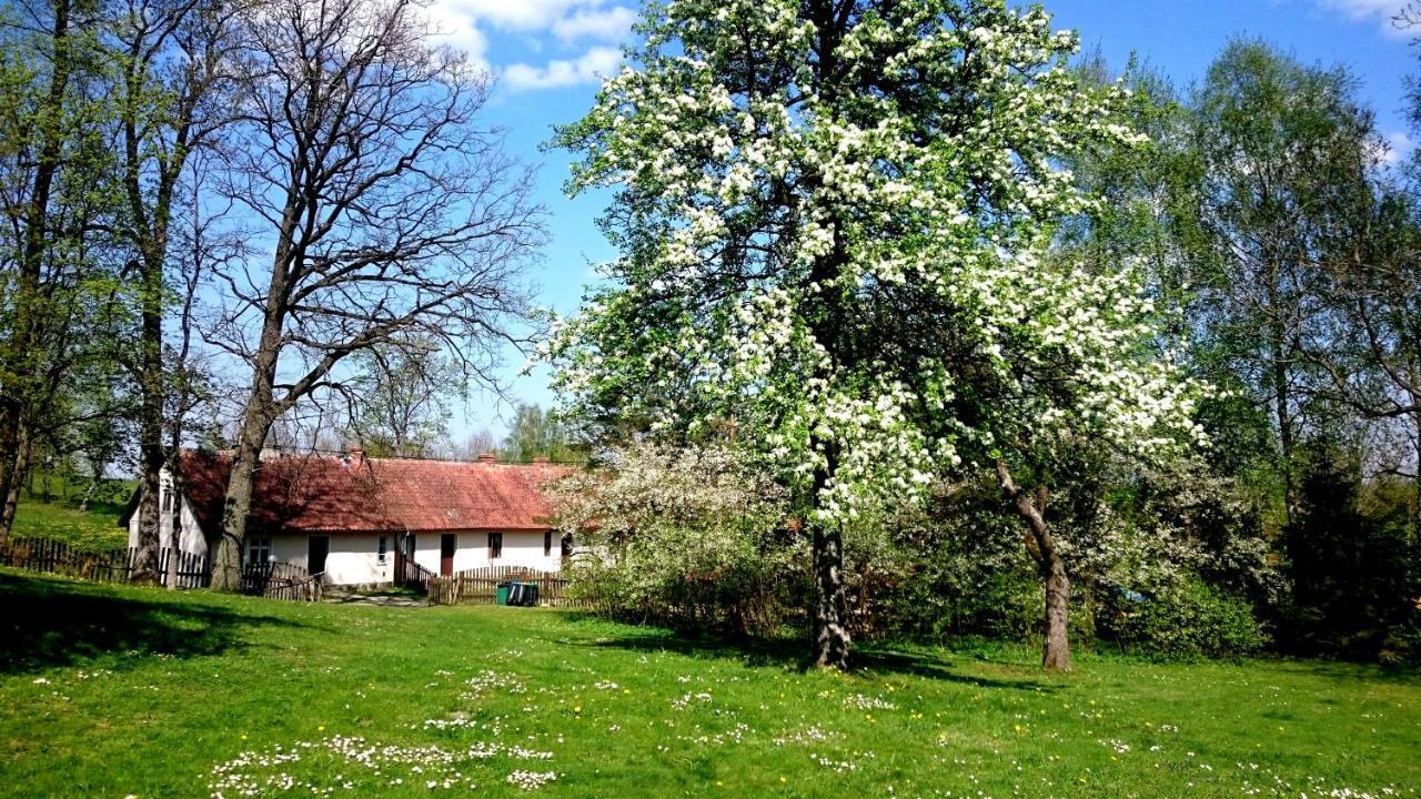 Dworek Szarki Exteriör bild